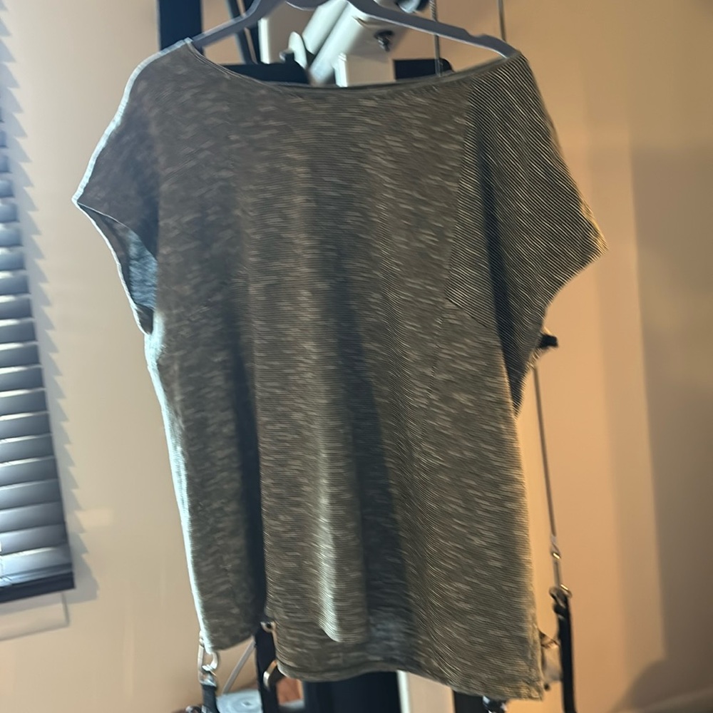 EUC t shirt